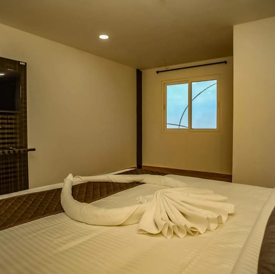 Room with towel art